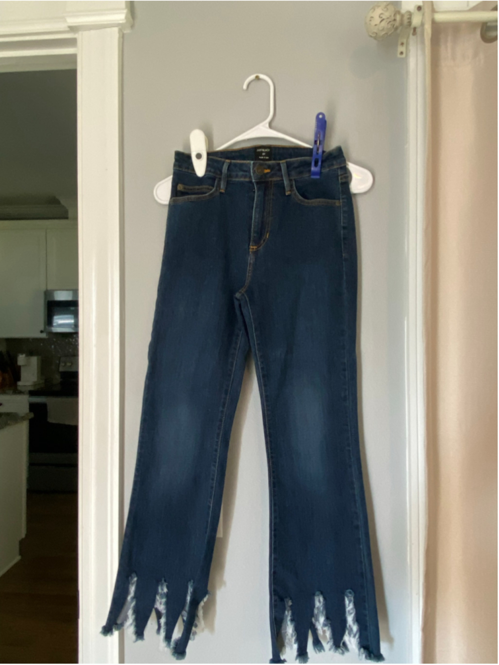 Cute tattered ankle jeans, by JustBlack size 27, stretchy